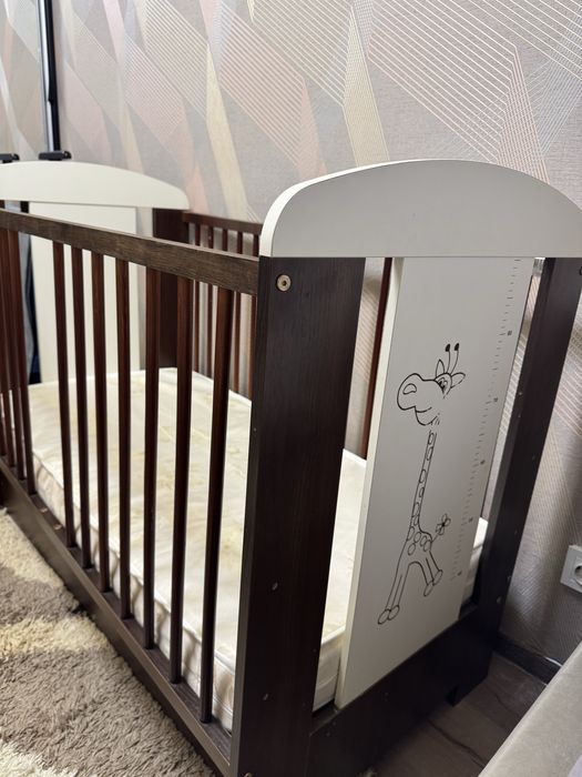 Кроватка з матрацом