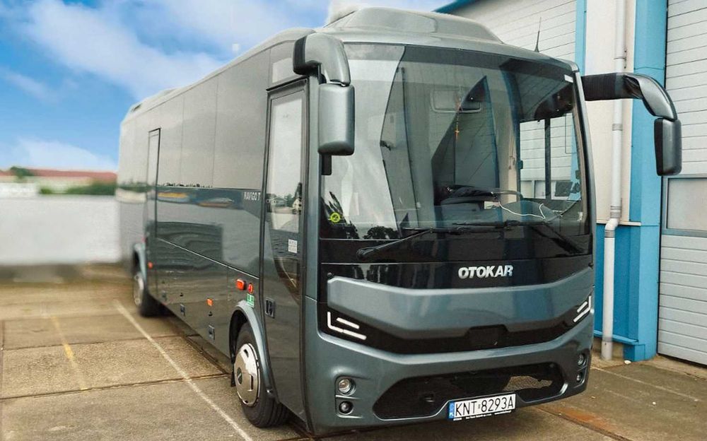 Przewóz osób, wynajem busów z kierowcą, transfery lotniskowe