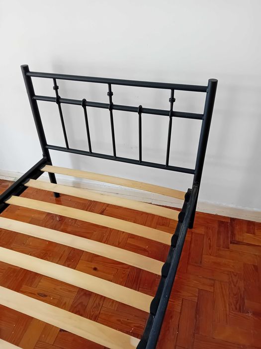 Cama individual de metal revestida a aço