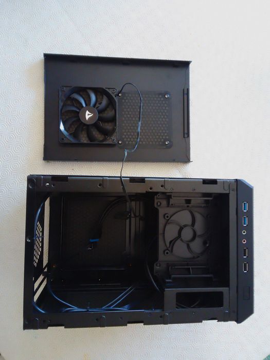 Caixa Mini ITX Sharkoon QB One