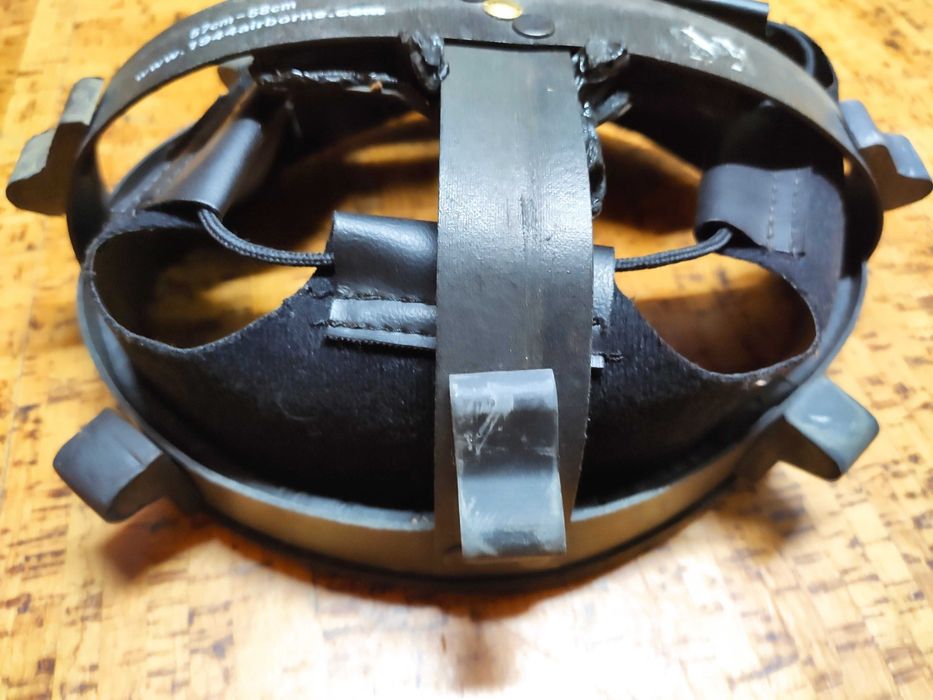 Proteção interior de capacete militar antigo