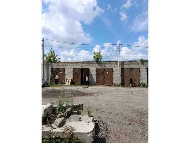 Продаж капітального гаража на 4 бокси (122.5 м²) вул. Богдана Хмельницького, 12
