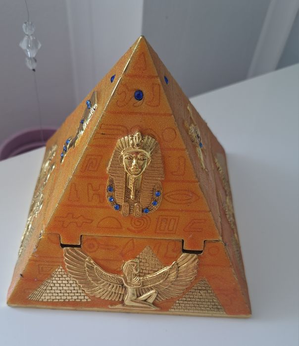 Piramida ozdobna