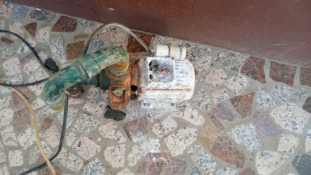 Motor de água avariado