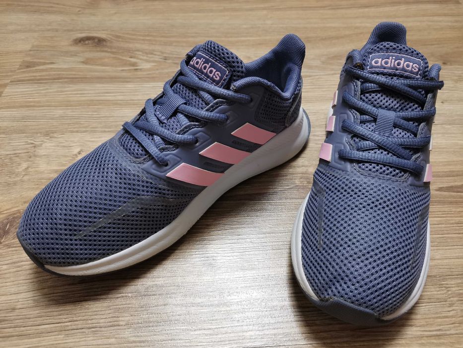 Продам кросівки Adidas Runfalcon K 34 розміру.