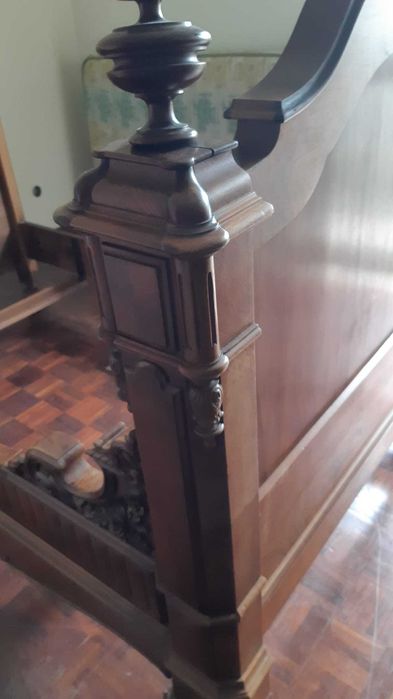 Cama Antiga de solteiro madeira maciça