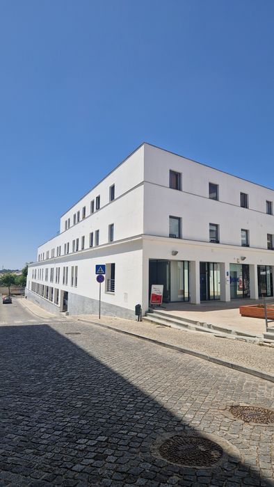 Arrendo apartamento T1 - Condomínio Teatro Évora