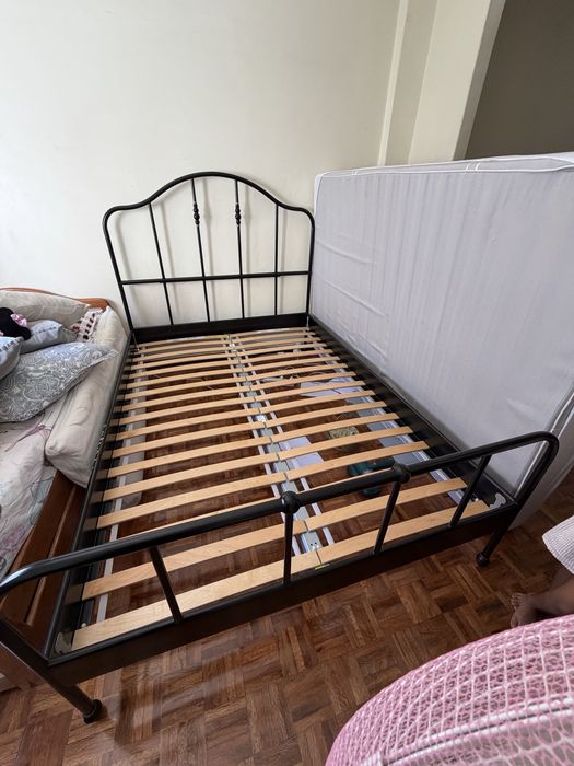 140*200 bed frame , if need mattress extra amount 100 euro. Not deliver need to collect by yourself.