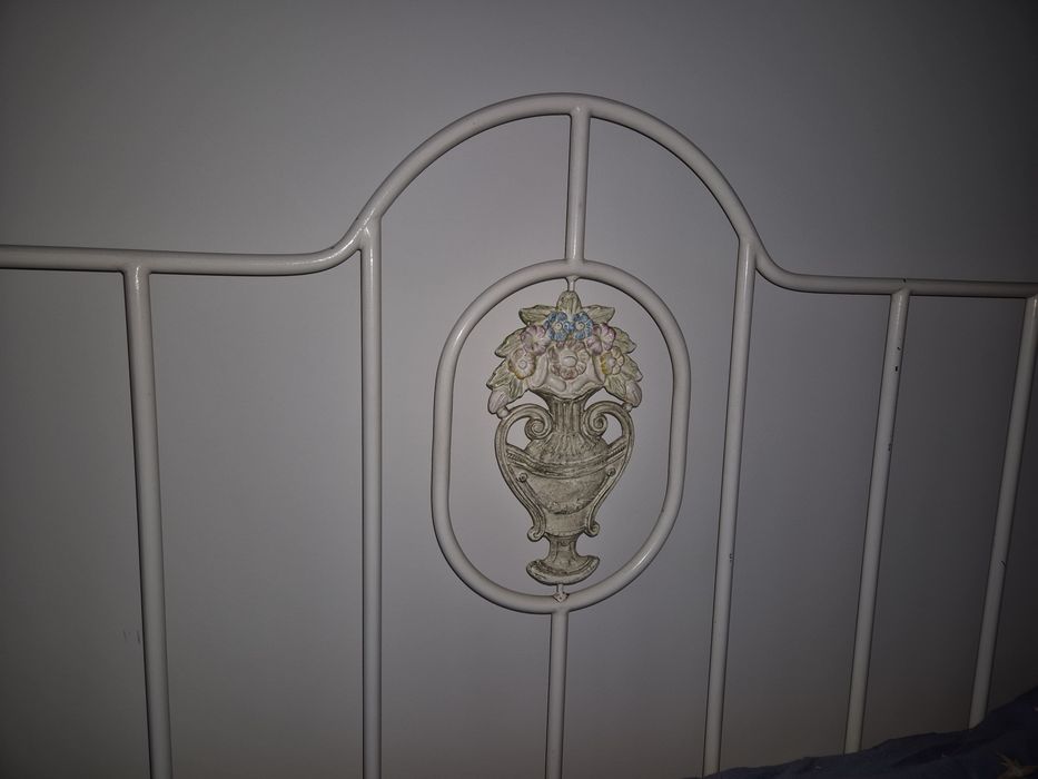 Double bed with mattress64751812102786121