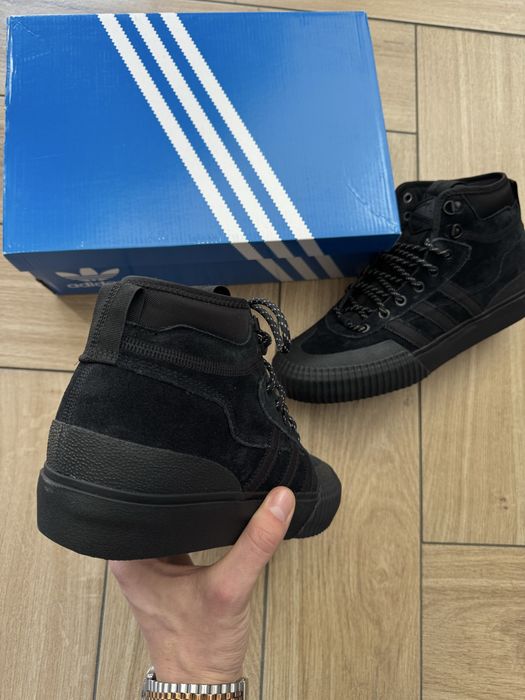 Nowe Wysokie Zamszowe Buty Męskie Adidas Akando Czarne Wiosenne 42