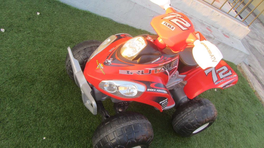 Mota 4 elétrica Feber para criança