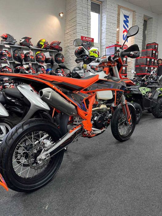 Мотоцикл STN V8 Motard