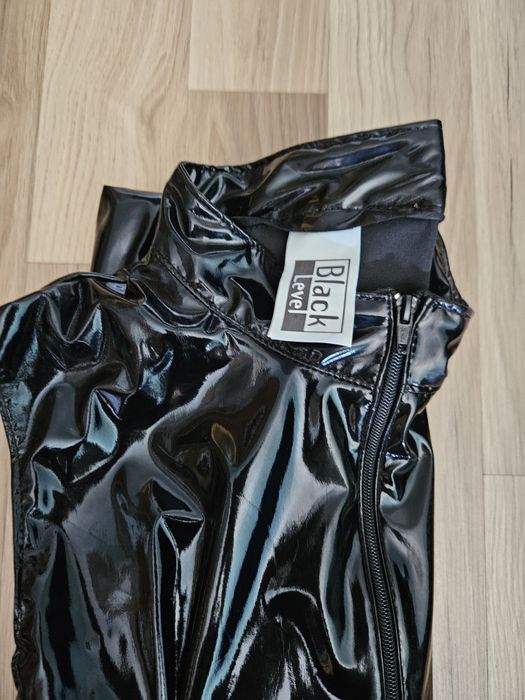 Black Level Winylowy kombinezon z zamkiem Plus 4XL
