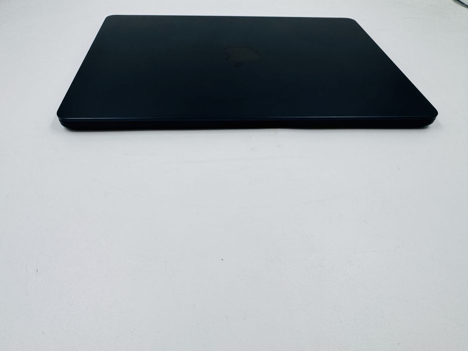 Засвіт Apple Macbook Air 13.6 M3 2024 16GB RAM 256GB SSD Midnight IL7450