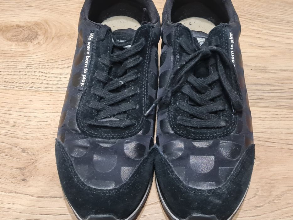 Ténis pretos da Desigual