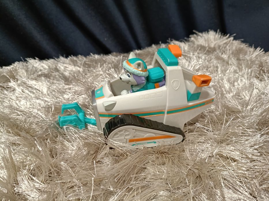 Veículo e figura Everest