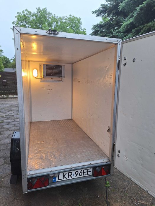 Chłodnia do wynajęcia wesele mobilna przyczepka catering impreza