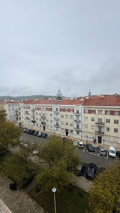 Aluga-se guarto em casa compartilhada