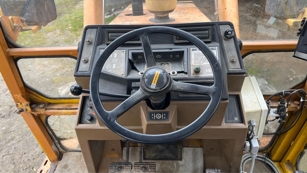 Retroescavadora caterpillar 438