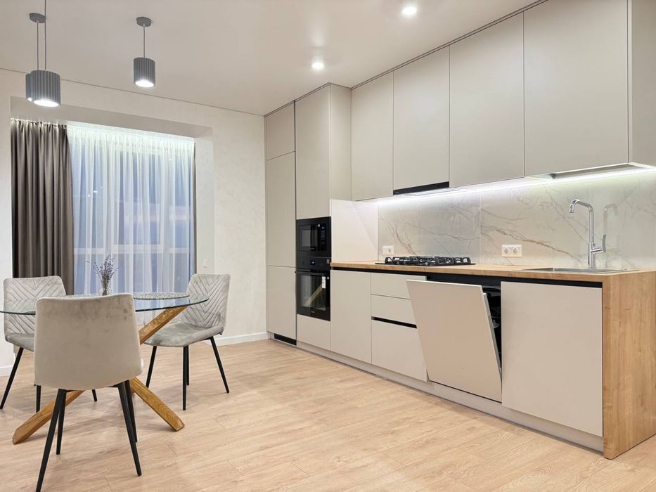 Велика 1-кімнатна в ЖК «На Щасливому». 49 м2. Вул. Студенська 32 !!!