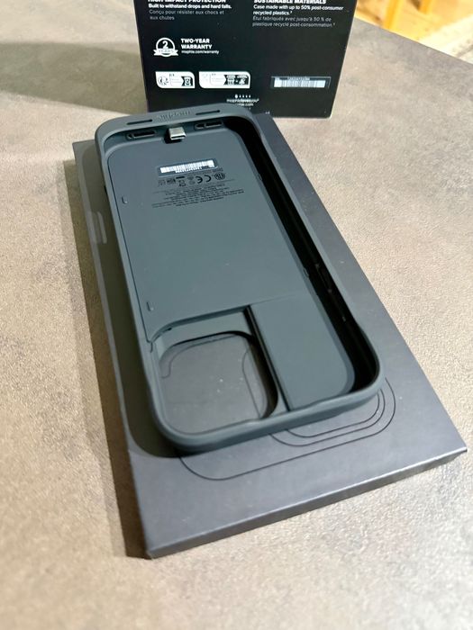 Чехол Mophie Juice Pack для iPhone 16 Pro Max