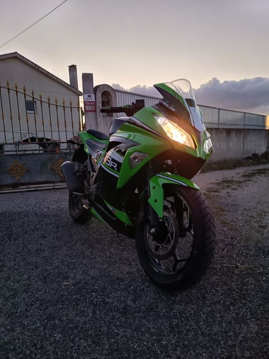 Kawasaki Ninja 300  Carta A2