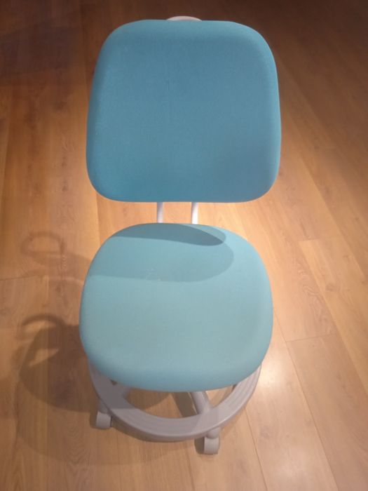 Дитяче крісло з фіксацією коліс