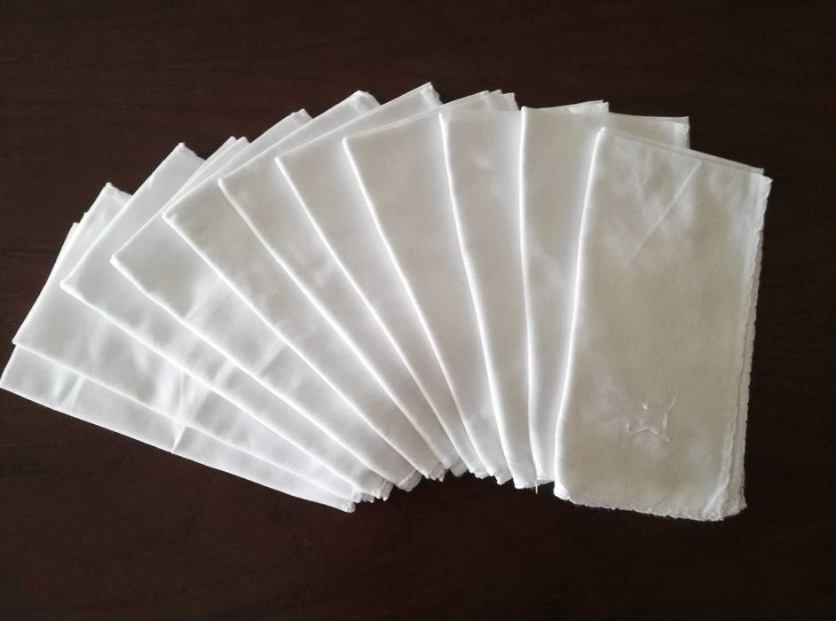 Toalha de mesa em crochet e bordados à mão com 11 guardanapos