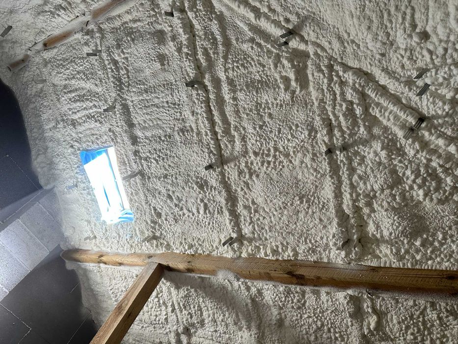 Izolacja pianą PUR i celulozą Mazowieckie – ocieplanie poddaszy | NPUR