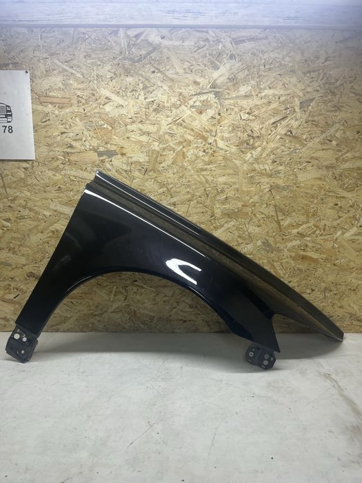 Праве крило Volvo v50