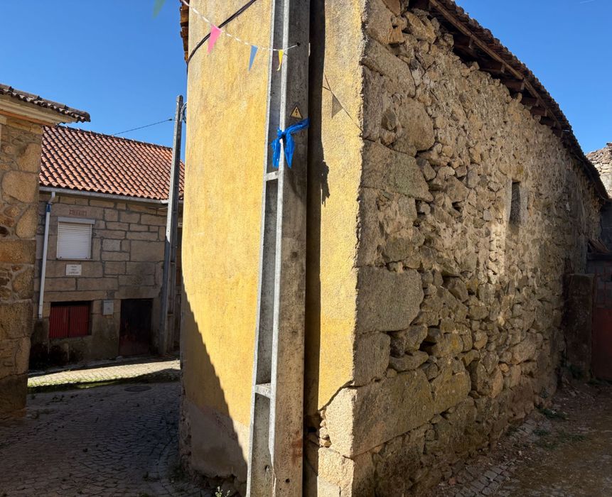 Casa Devoluta em aldeia no Sátão