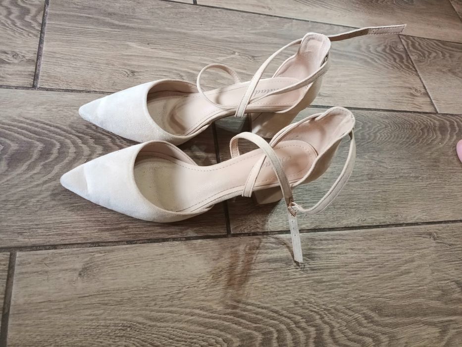 Buty kremowe Balada rozmiar 38