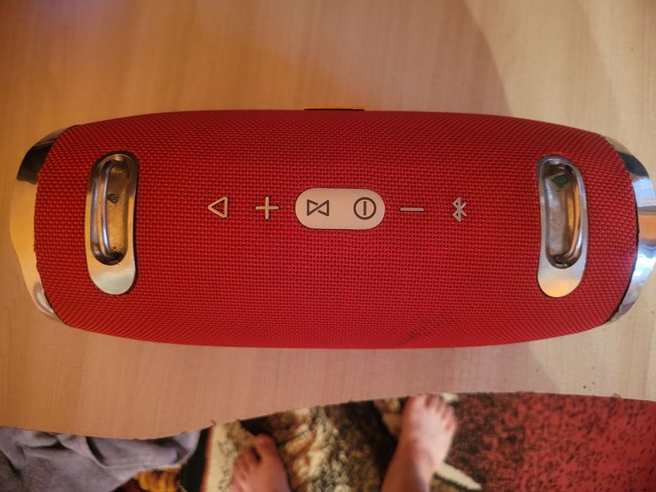 Продам колонки jbl bombokc