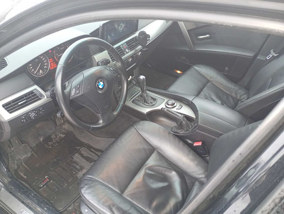 BMW E61  2.5 diesel kombi. Automat skory