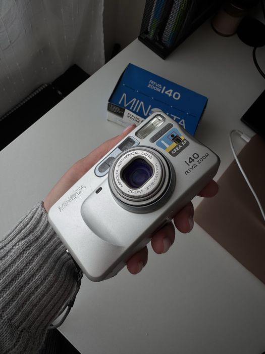 Плівковий фотоапарат Minolta Riva Zoom 140 з коробкою та документами