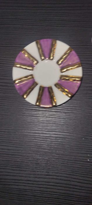 Elegante chávena de café (demitasse) com respetivo pires