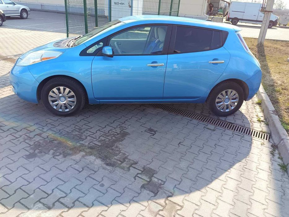 Продам Nissan leaf