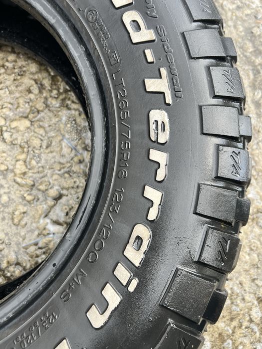 5 PNEUS BF GOODRICH Mud Terrain KM2