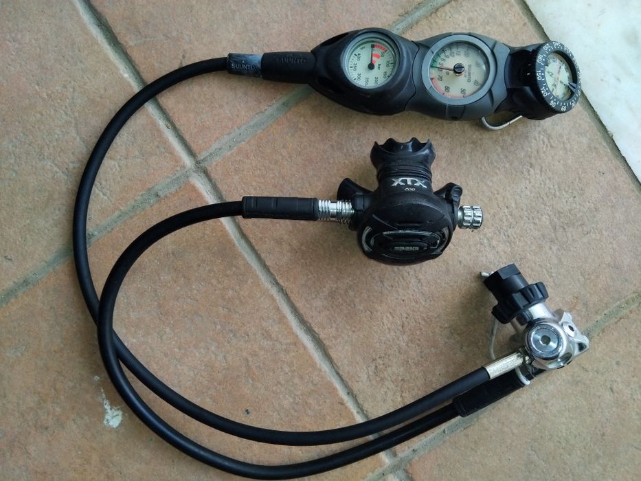 Regulador Apeks XTX 200 + consola tripla