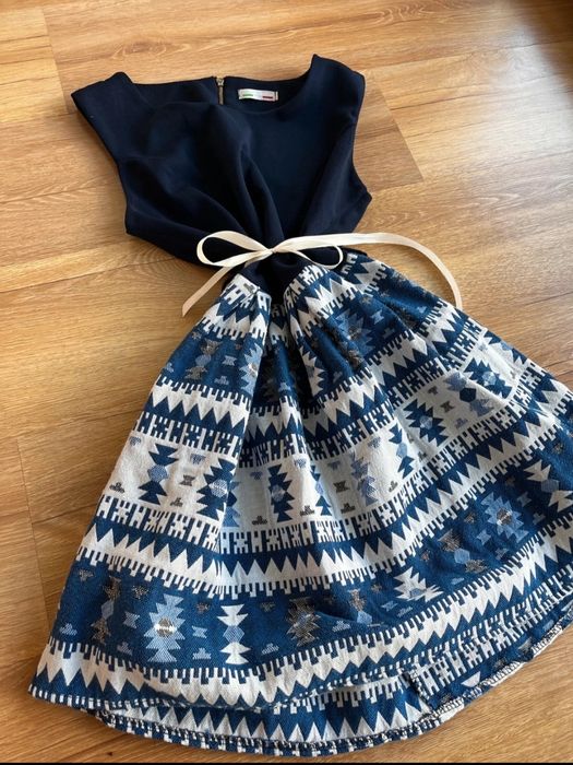 Sukienka krótka koktajlowa we wzory norweskie bawełniana  okazjonalna