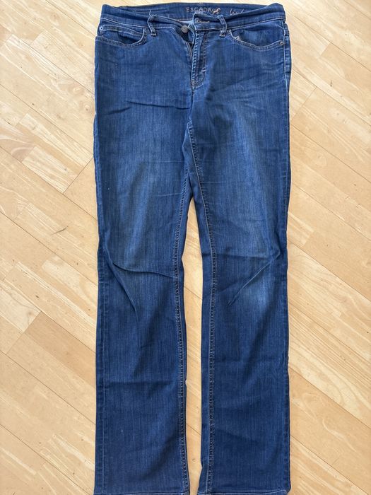 Jeansy Escada, r. 33