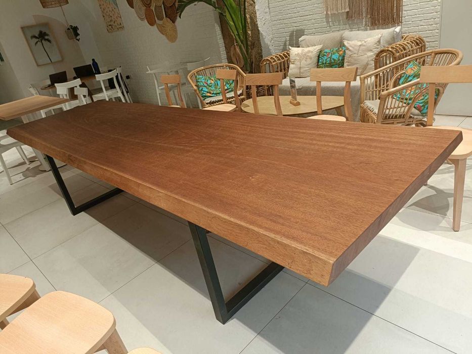 Mesa de Madeira Exótica Mogno