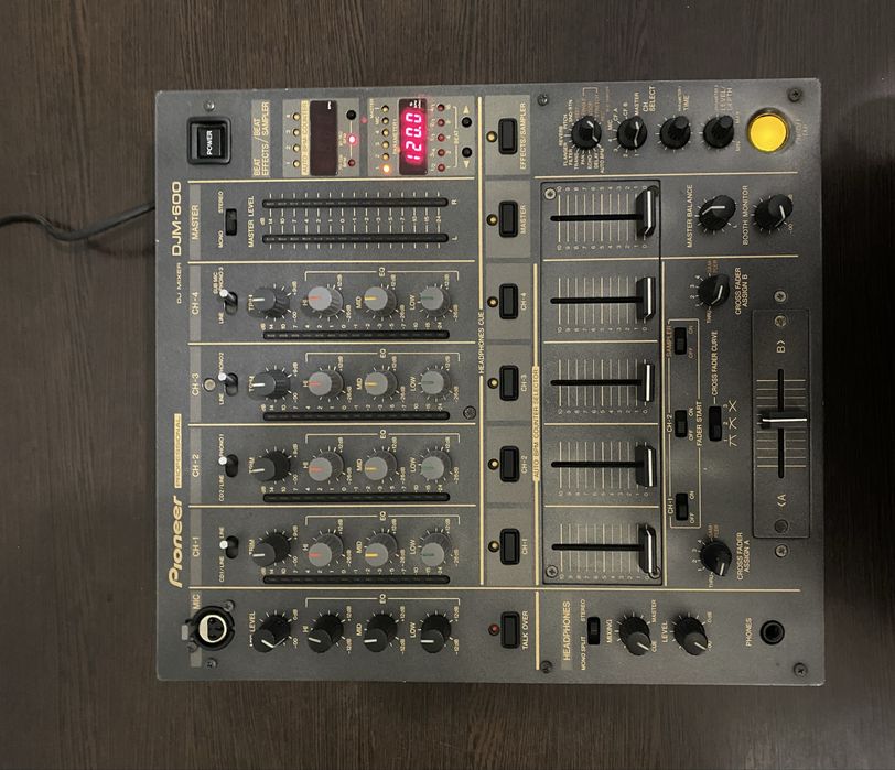 Продам Pioneer DJM 600