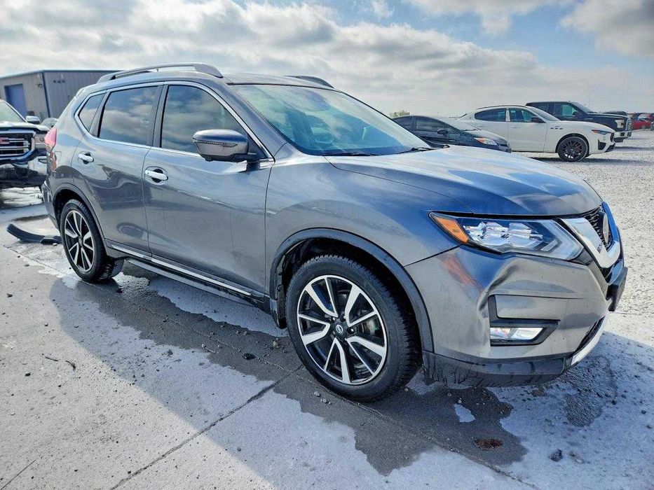 Nisson Rogue SL 2020