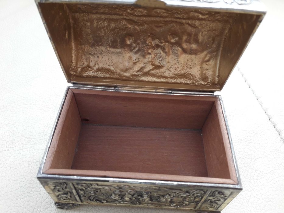 Piękna stara szkatułka.