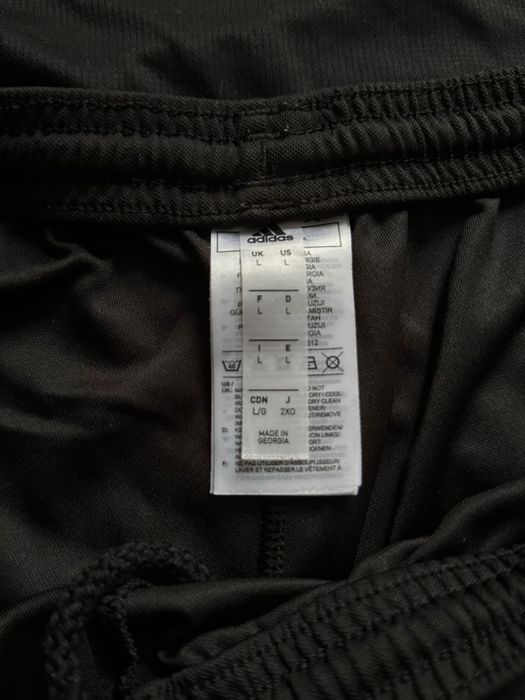 Футболка Adidas.