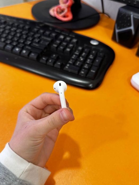 Навушник airpods лівий