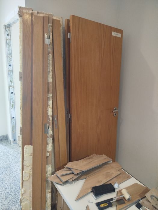 Portas em madeira, rodapé em madeira,arcos das portas,