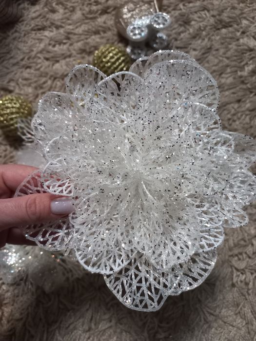 Квіти-прикраси на ялинку