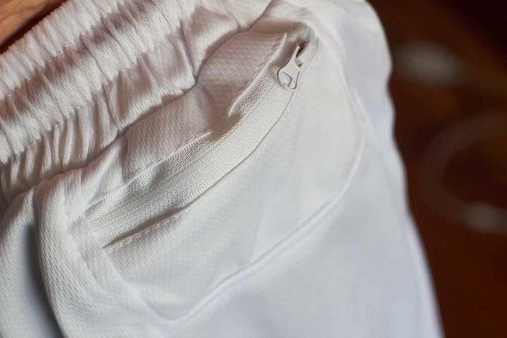 Calcoes de compressao brancos